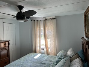 2 bedrooms, WiFi, bed sheets - Okeechobee Canal Vacation rental with dock (Okeechobee)