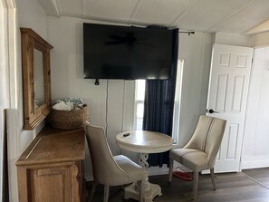 Dining - Okeechobee Canal Vacation rental with dock (Okeechobee)