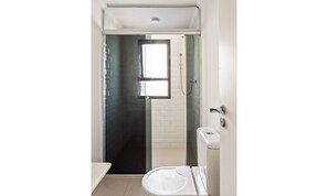 Dusche, Haartrockner, Bidet, Handtücher