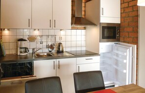 Een koelkast, een kookplaat, een vaatwasser