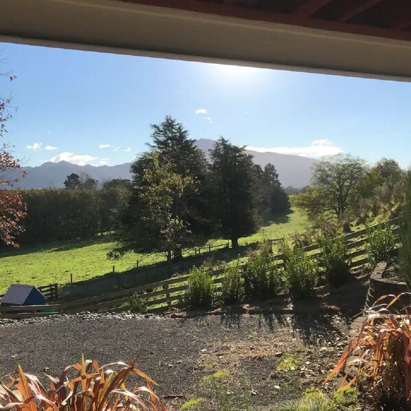 Property grounds - Take a Break in the Country - 1 Bedroom Apartment (Ashburton)