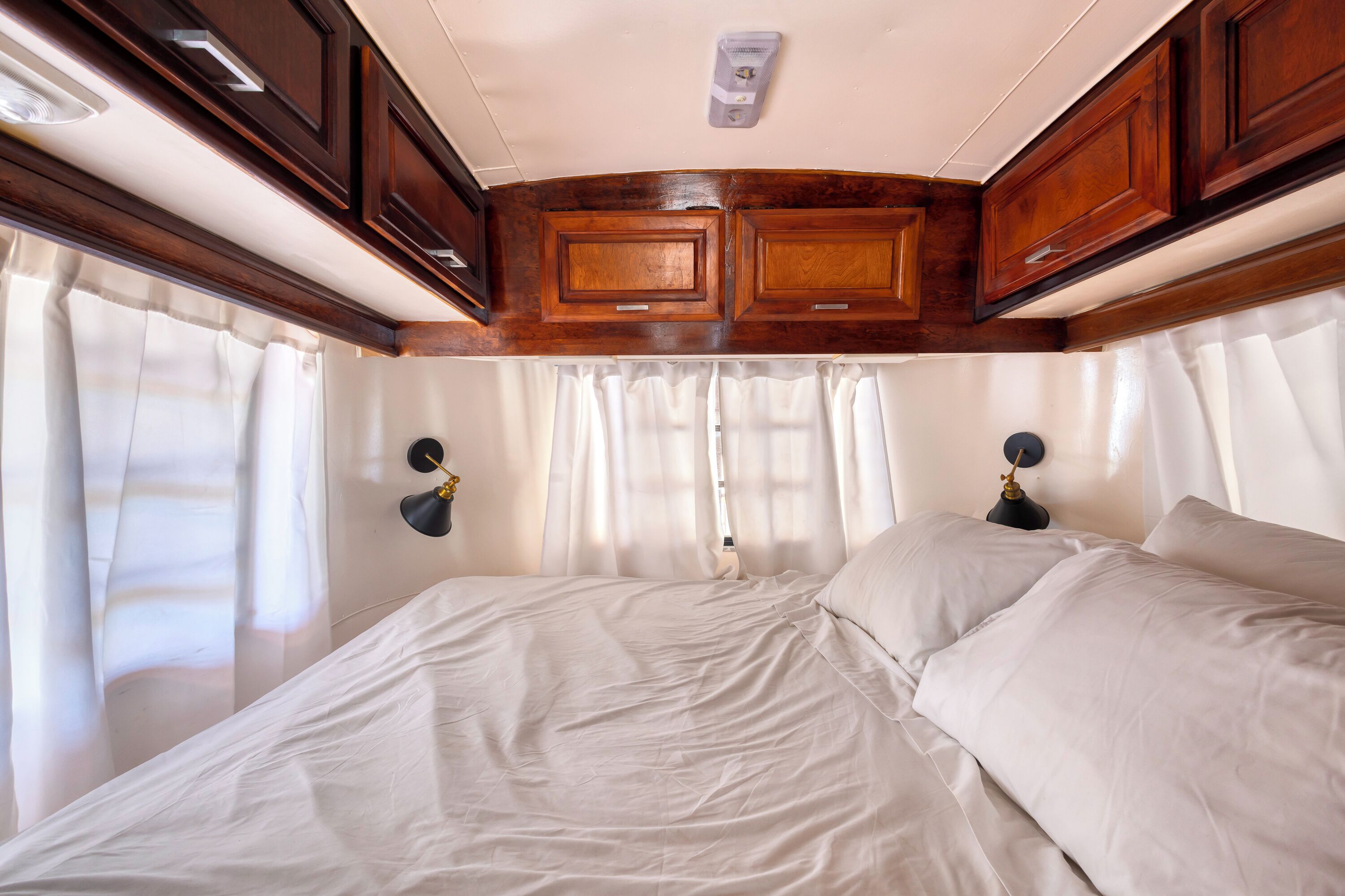 3 عدّة غرف نوم ومكواة/لوح كي وواي فاي وملاءات أسرّة