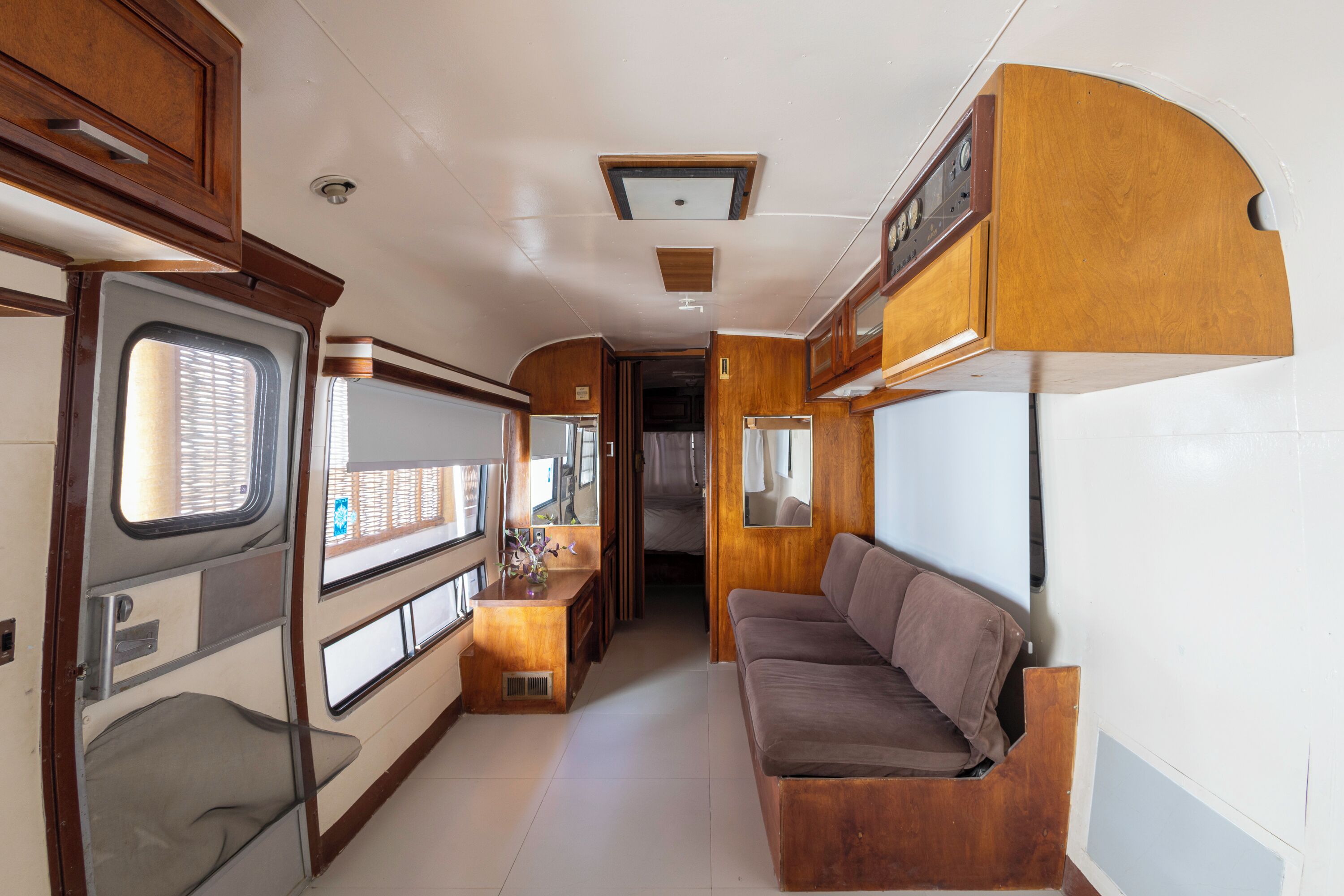 المنشأة من الداخل