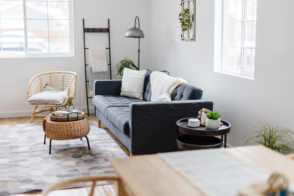 Smart TV - Urban Farmhouse ~ Downtown Loveland (Loveland)