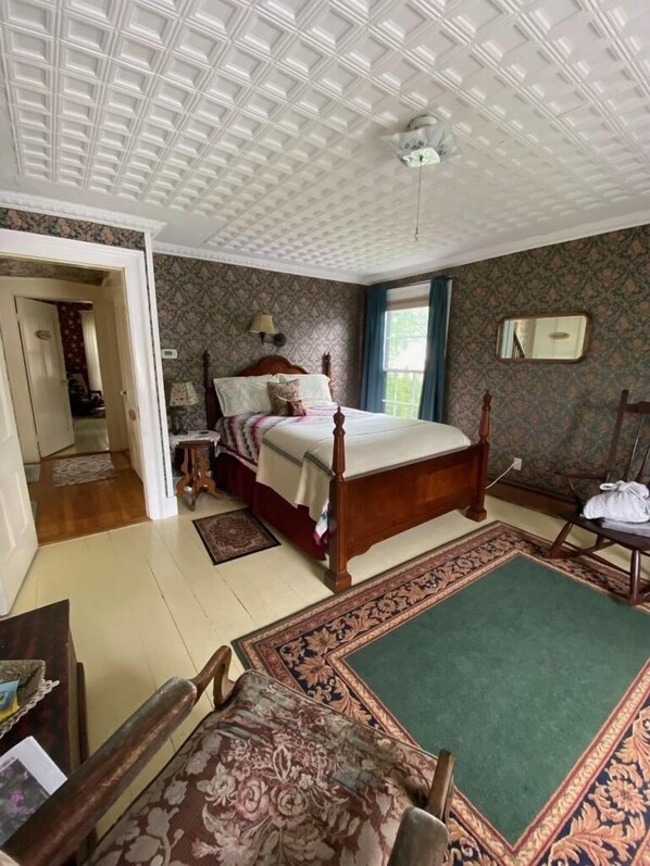 Pinecone | Individually decorated, individually furnished, desk, free WiFi