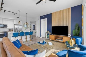 TV, offices - Luxurious Brand-New Coastal 2 Bedroom (West Palm Beach)