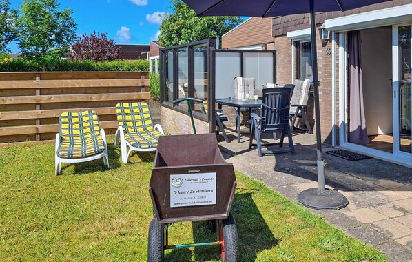 Outdoor dining - Nice home in Callantsoog with WiFi (Callantsoog)