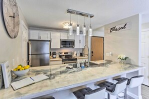 Fridge, microwave, stovetop, dishwasher - Lead Vacation Rental ~ 17 Mi to Sturgis (Lead)