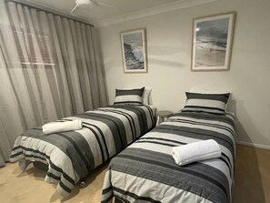 2 Schlafzimmer, Schreibtisch, Bügeleisen/Bügelbrett, WLAN