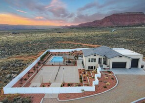 Exterior - Kanab Vacation Home with Private Pool, Hot Tub, Pickleball and Basketball courts (Kanab)