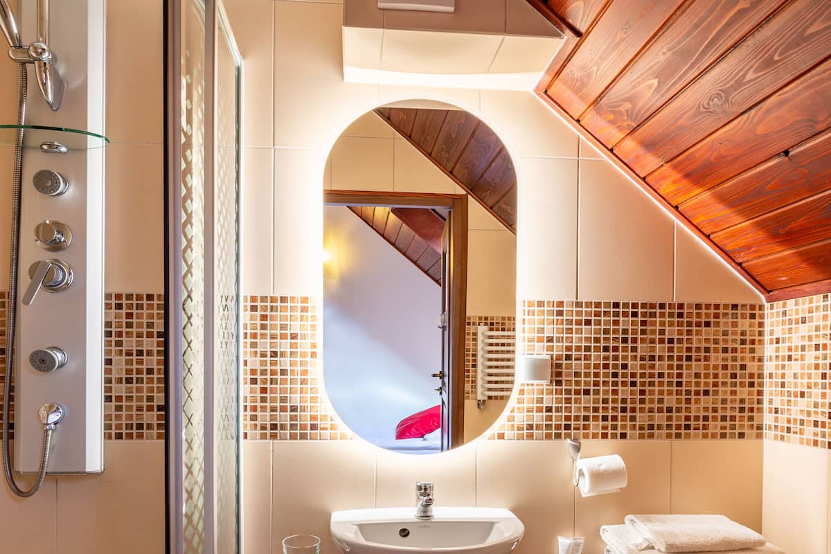 Standard Triple Room | Bathroom