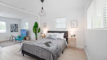 Basic Apartment | 1 bedroom, blackout drapes, free WiFi, bed sheets