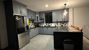 Coffee/tea maker, fridge, microwave, stovetop