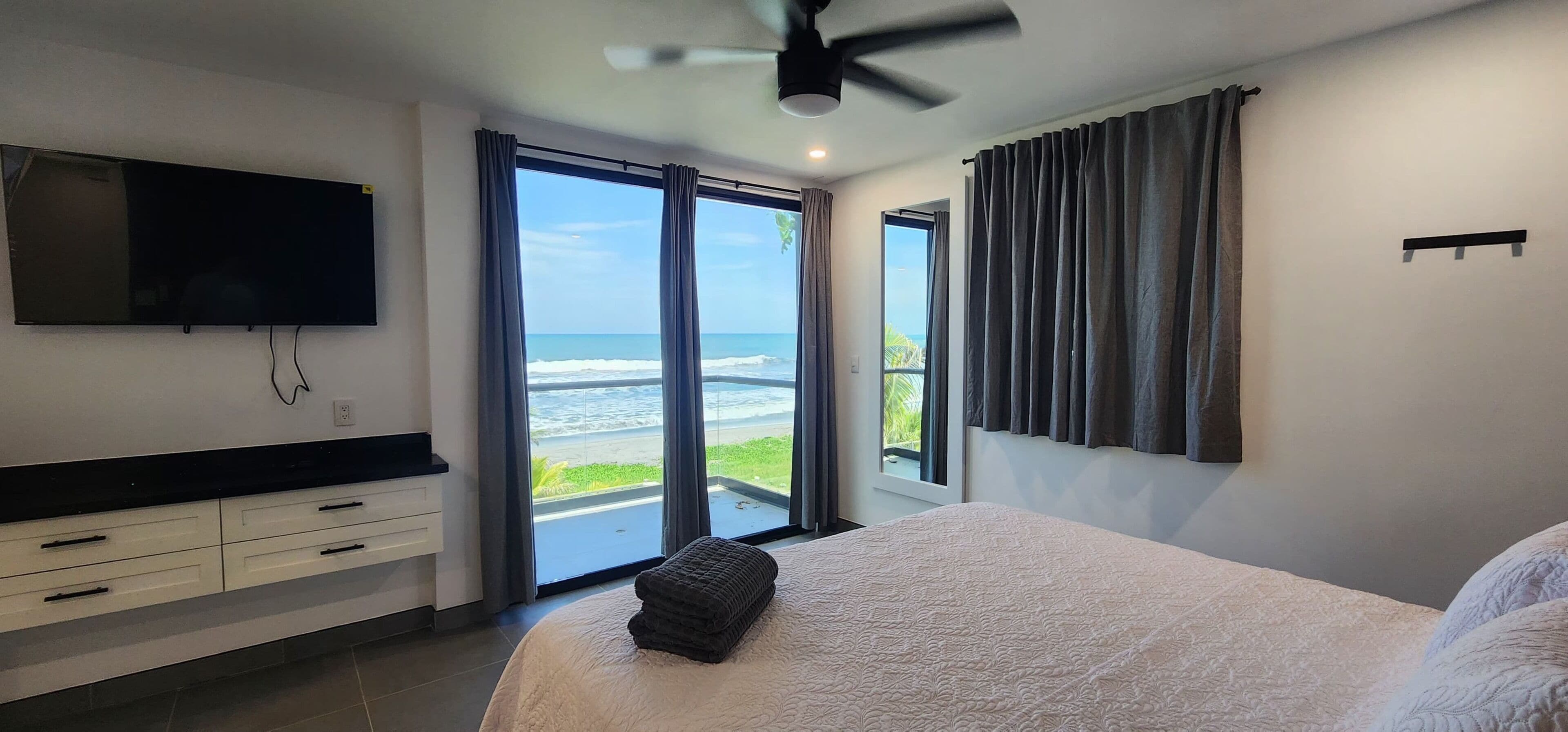 4 bedrooms, WiFi (free), bed sheets