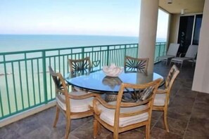 Outdoor dining - Gorgeous 4 BDR beachfront condo in gated community (Marco Island)