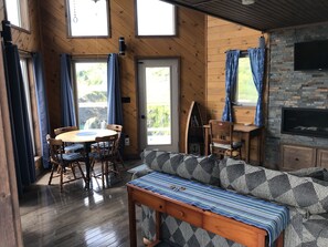 Smart TV, fireplace