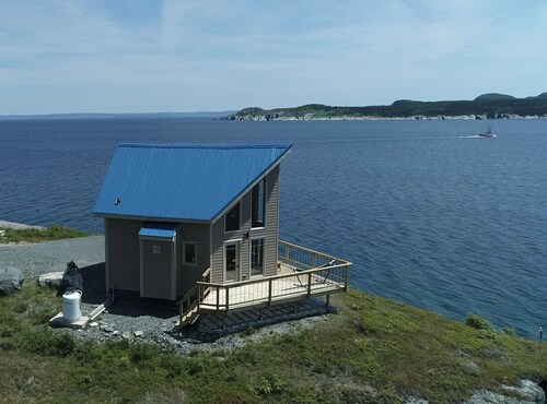 Cozy Boutique Chalet on the Ocean's Edge!