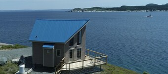 Cozy Boutique Chalet on the Ocean's Edge!