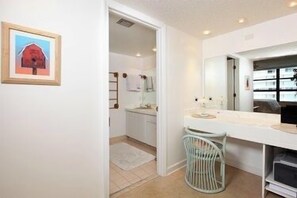 Unclassified image, 4 of 9, button