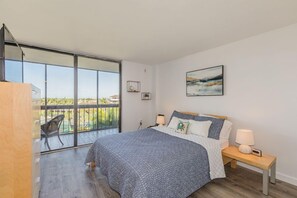 2 bedrooms, free WiFi, bed sheets - Beautiful 2-bedroom, 2 bath condominium (Marco Island)