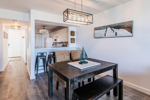 Dining - Beautiful 2-bedroom, 2 bath condominium (Marco Island)