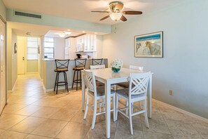 Unclassified image, 4 of 18, button - Lovely 2 bedroom 2 bath condo on the second floor (Marco Island)