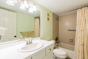 Unclassified image, 3 of 18, button - Lovely 2 bedroom 2 bath condo on the second floor (Marco Island)