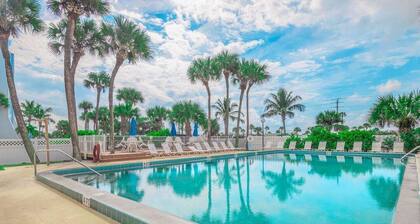 Large Beach Condo!! Amazing Ocean Views!! Hutchinson Island, Jensen Beach, FL