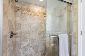 Combined shower/bathtub, towels - Castle Reef 510 Top Floor, Top Views (New Smyrna Beach)