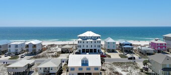 MY FRIEND'S PLACE EAST - COSTAL COTTAGE, GULF VIEWS FROM DECK, SUPER COZY