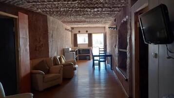 Family Apartment, Private Bathroom (Deluxe) | Living area