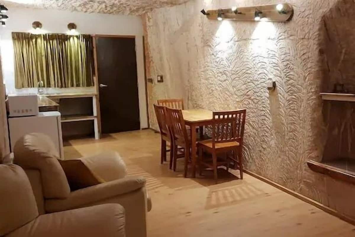 Apartament familiar, bany privat (Deluxe) | Sala d'estar | Televisor LED
