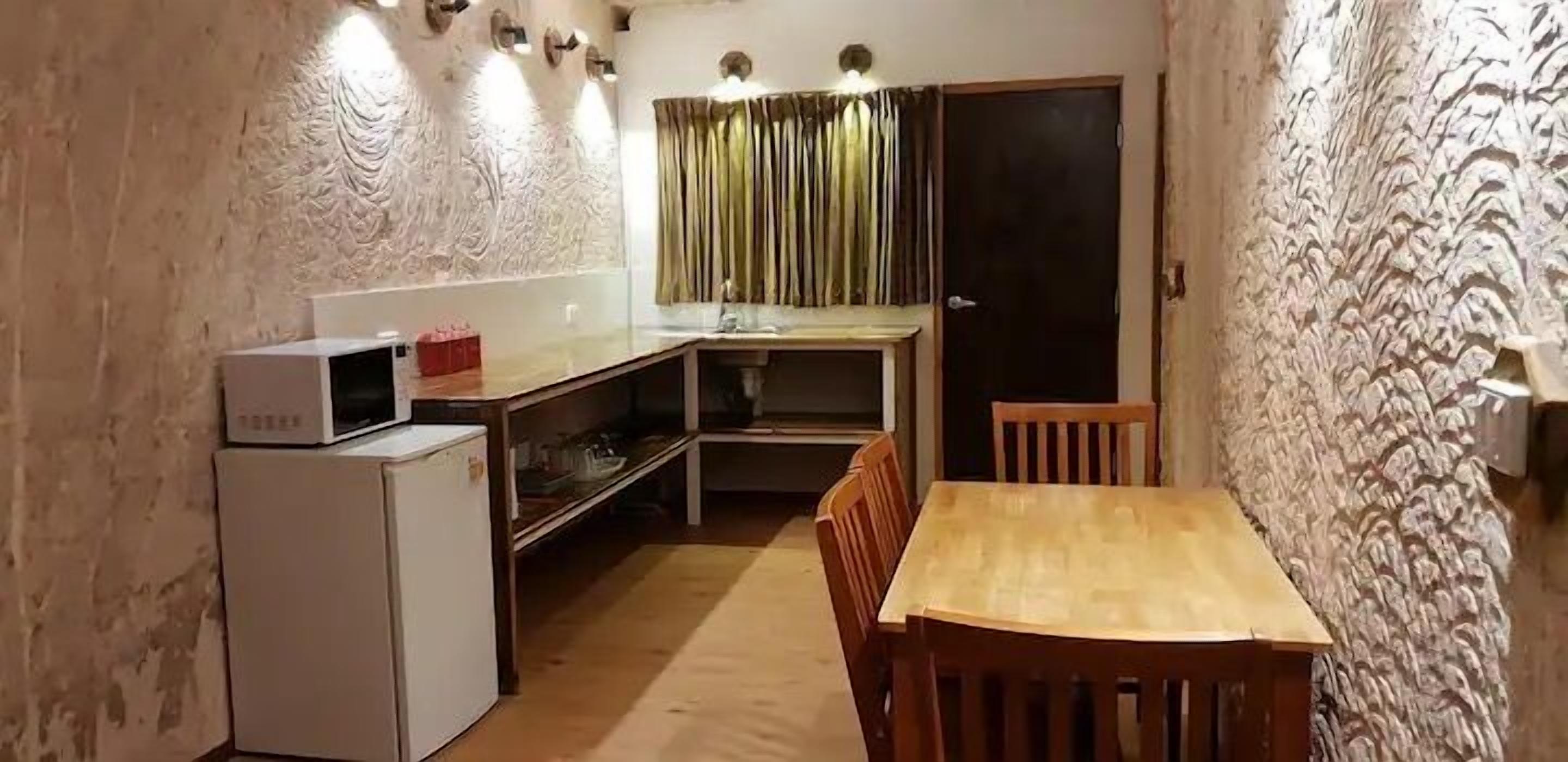 Family Apartment, Private Bathroom (Deluxe) | Private kitchen | Fridge, microwave, electric kettle, toaster