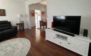 Smart TV, streaming services - Entire home hosted by Edward. (Spencer Park)