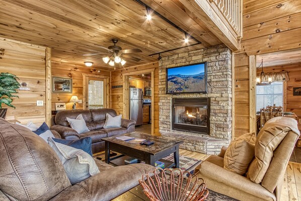 تلفزيون، مدفأة، كرة قدم الطاولة، شاشة كمبيوتر