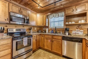 Tostadora, licuadora y utensilios de cocina 