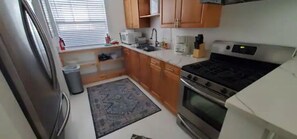 Fridge, coffee/tea maker