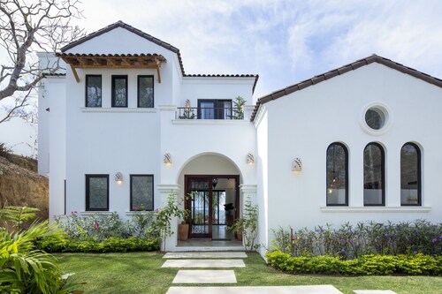 Private, ocean view, gourmet kitchen