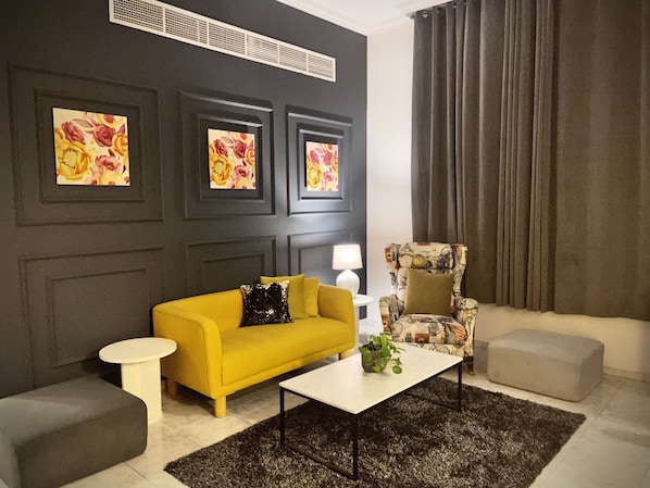 Smart TV, fireplace, DVD player