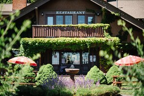 Restaurant - Beach Acres Resort (Parksville)