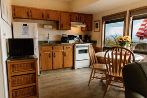 One Bedroom Duplex - Beachfront - Beach Acres Resort (Parksville)