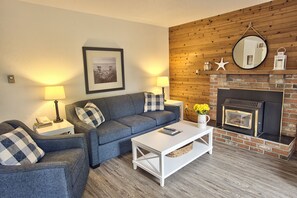 Forest Cottage - Beach Acres Resort (Parksville)