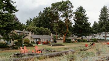 One Bedroom Duplex - Beachfront | Individually decorated, individually furnished, blackout drapes