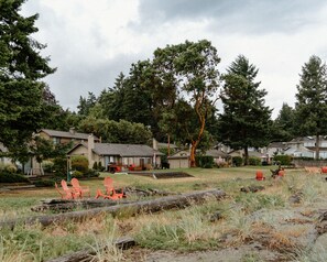 デュープレックス | 客室ごとに異なる装飾、客室ごとに異なるインテリア、遮光カーテン、アイロン / アイロン台