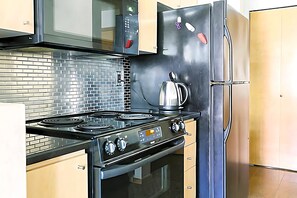冰箱、微波炉、烤箱、炉灶