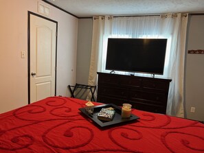 3 bedrooms, iron/ironing board, travel crib, free WiFi