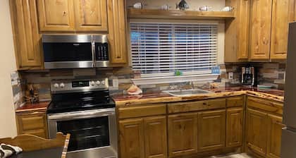 Cozy Lake Cabin located by the sandiest beach on Lake Texoma -Excellent Fishing