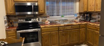Cozy Lake Cabin located by the sandiest beach on Lake Texoma -Excellent  Fishing