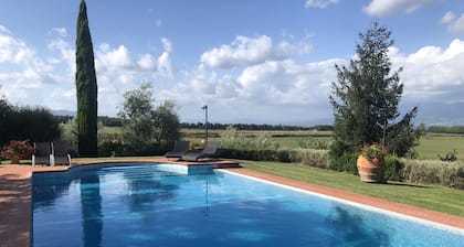 Wonderful villa for 6 guests with WIFI, A/C, private pool, TV, patio, pets allowed and parking
