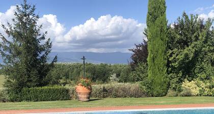 Stunning villa for 6 guests with A/C, private pool, WIFI, TV, patio and pets allowed